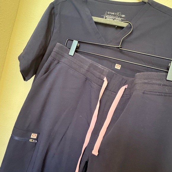 Navy Blue Women's Scrub set top M/ pants L - Picture 2 of 5
